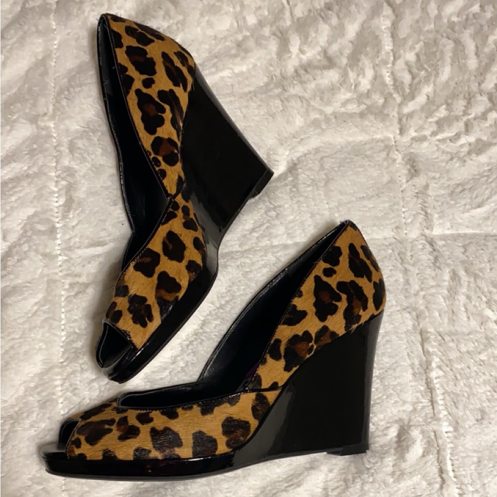BCBG print wedge heels